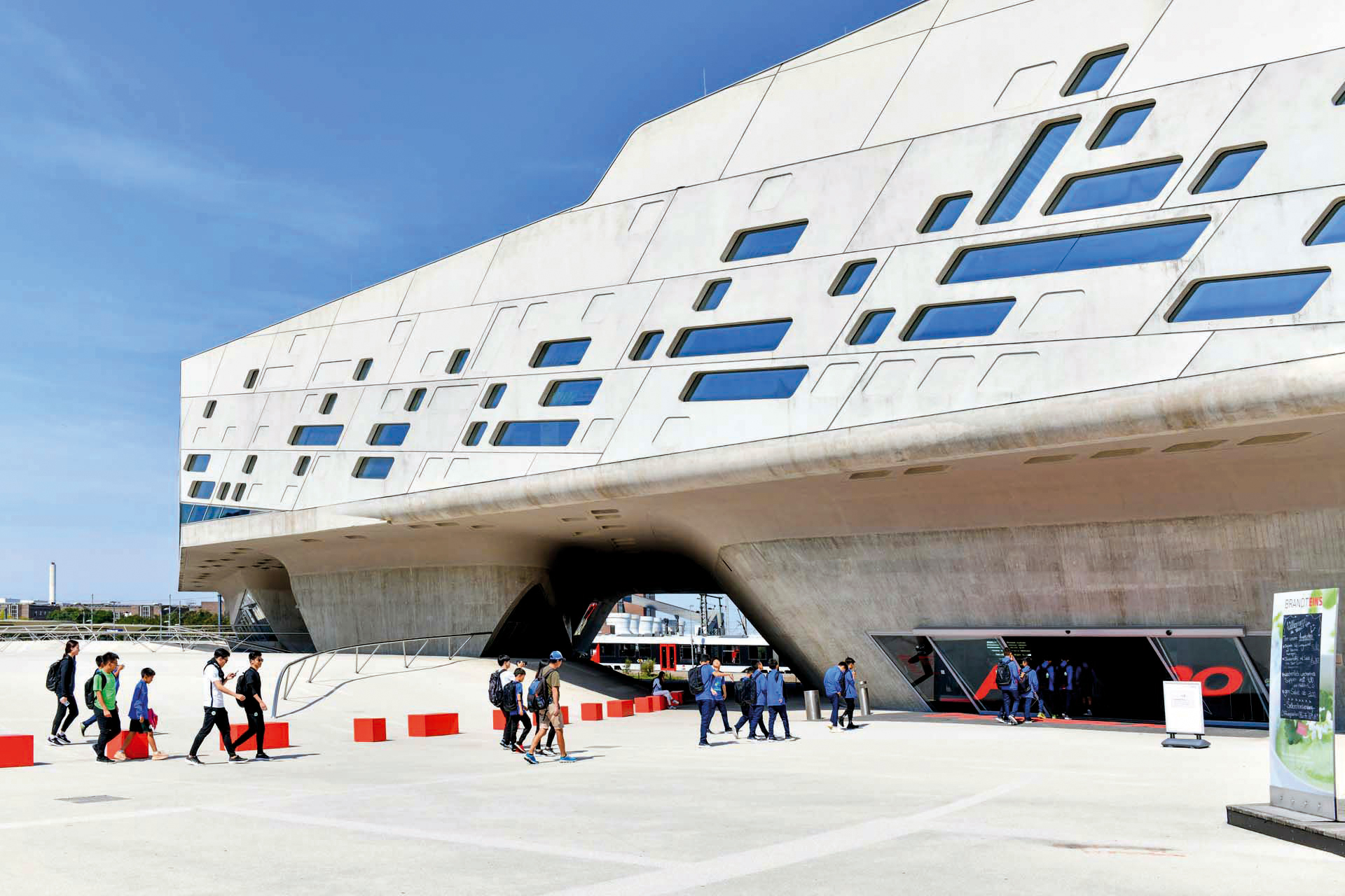 Wolfsburg_Aussenansicht_phaeno_02